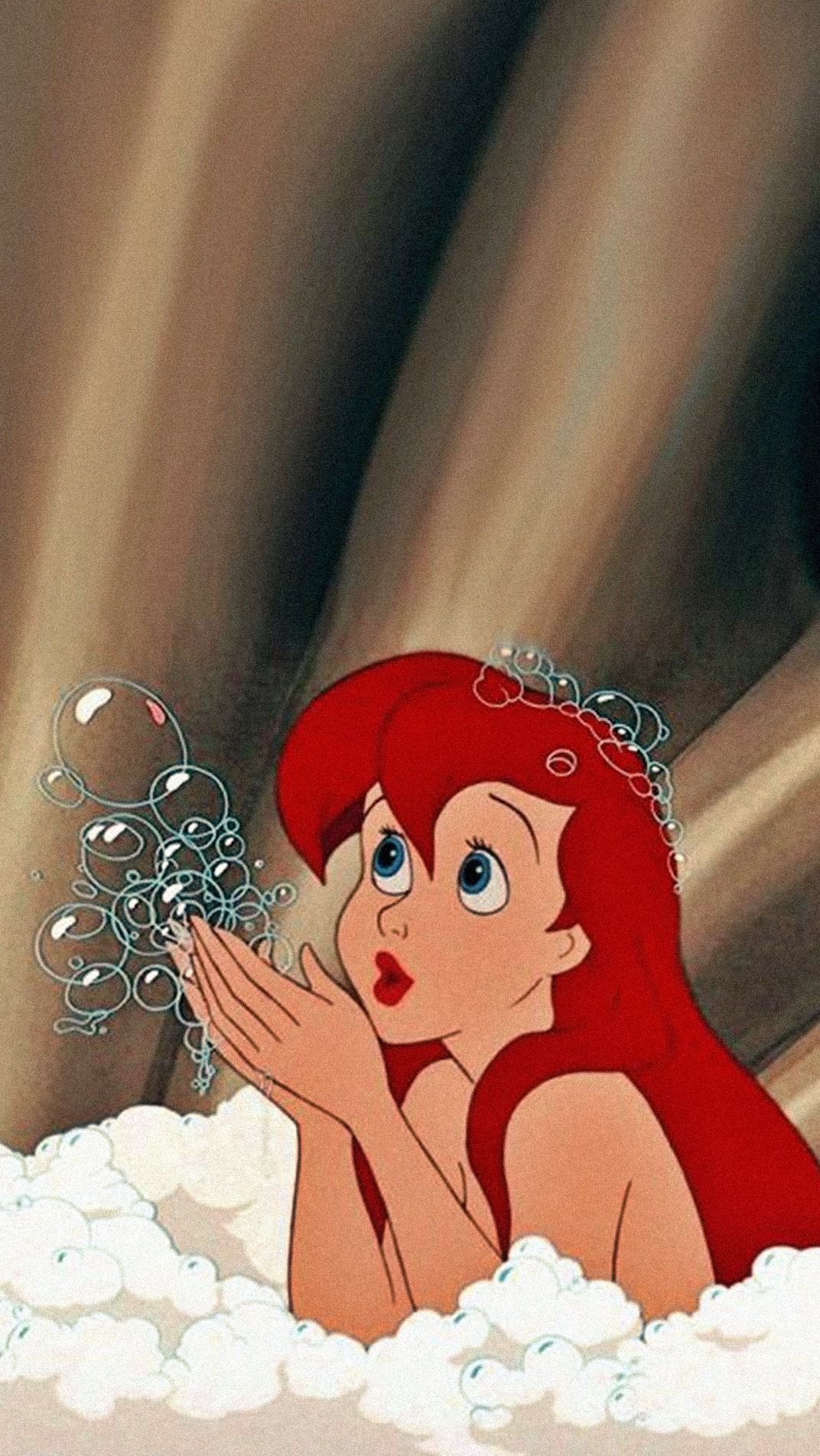 The little mermaid in her bathtub - Ariel