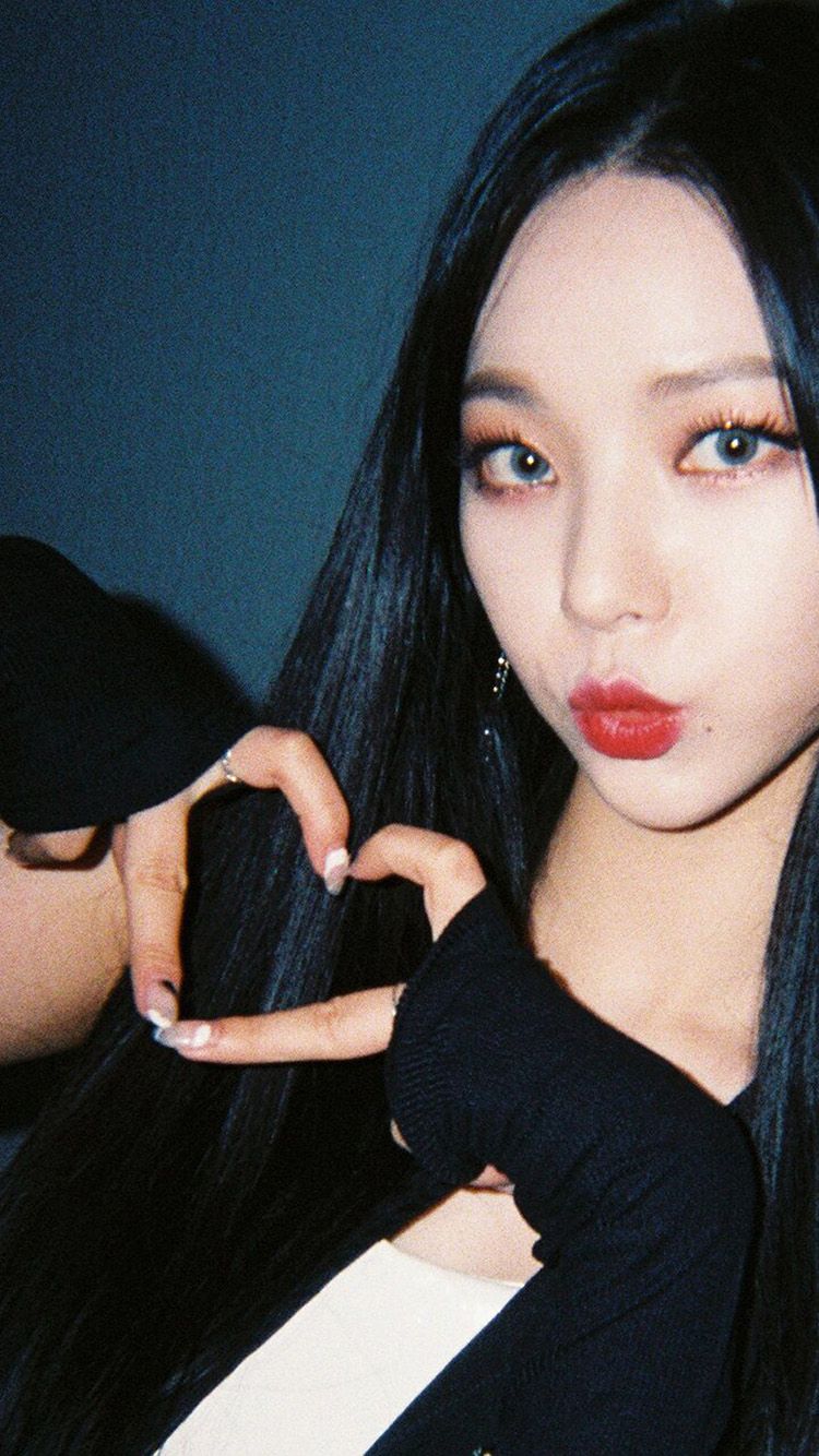 Netizens are in awe of BLACKPINK's Rosé's natural beauty in her latest Instagram update - Aespa
