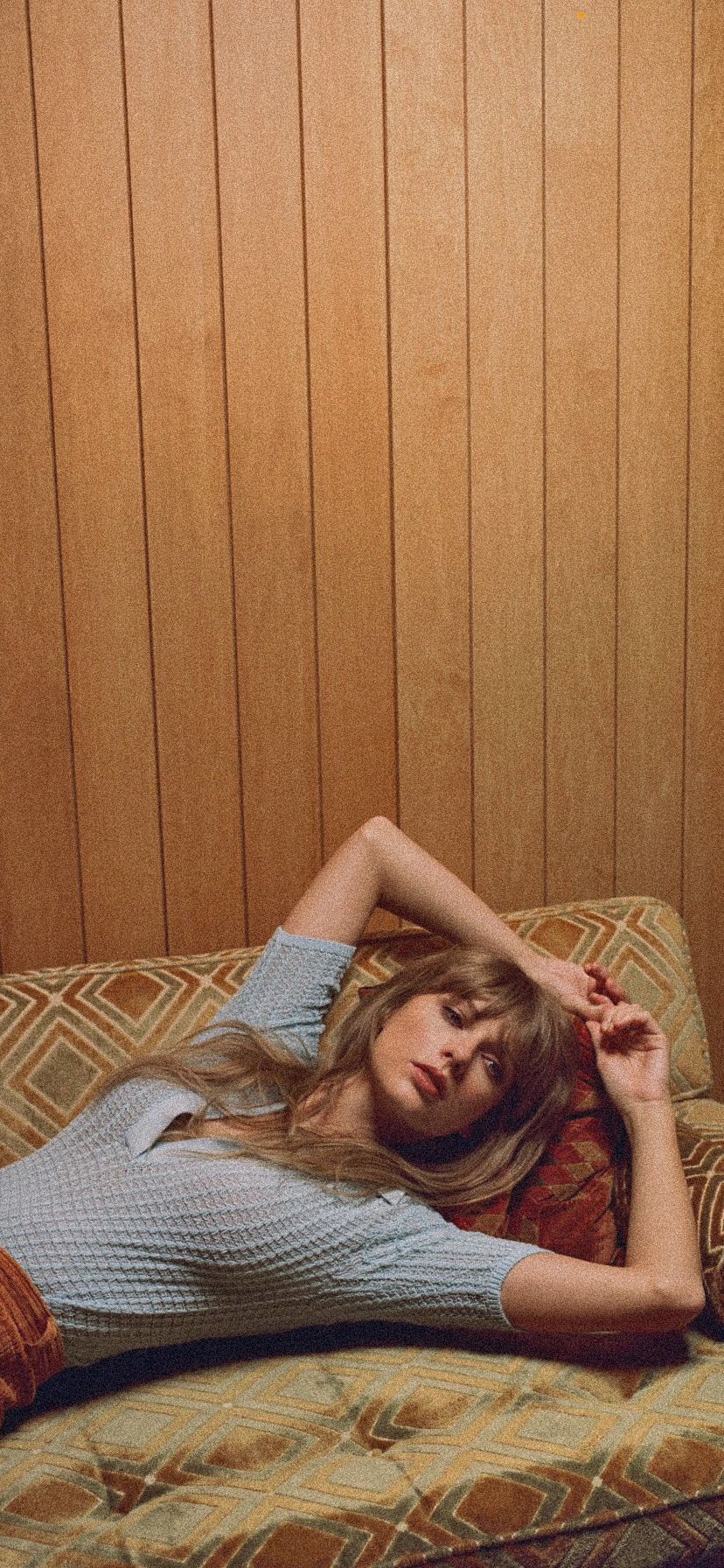 Taylor Swift laying on a couch - Taylor Swift