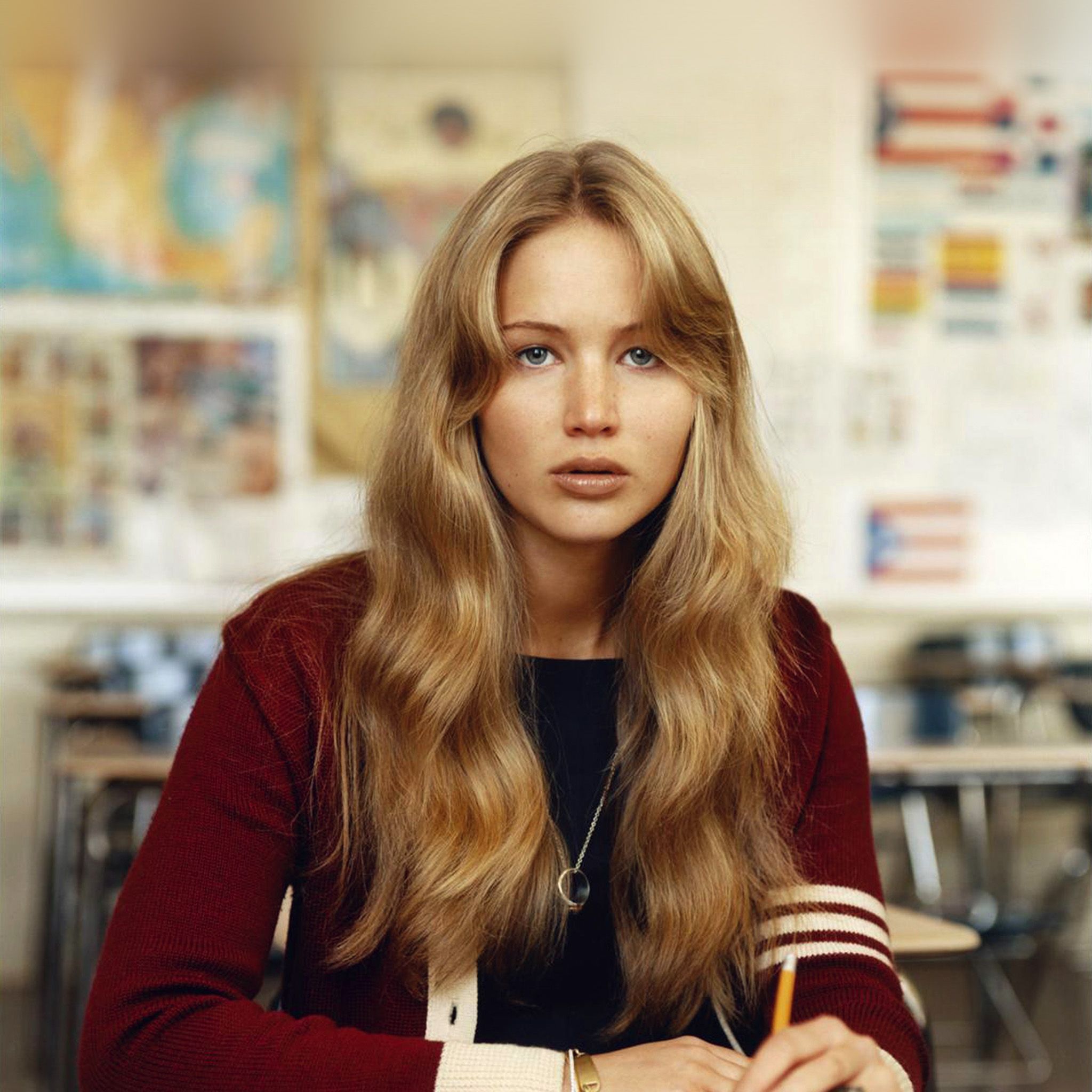 Jennifer Lawrence sitting at a desk in a classroom - Jennifer Lawrence