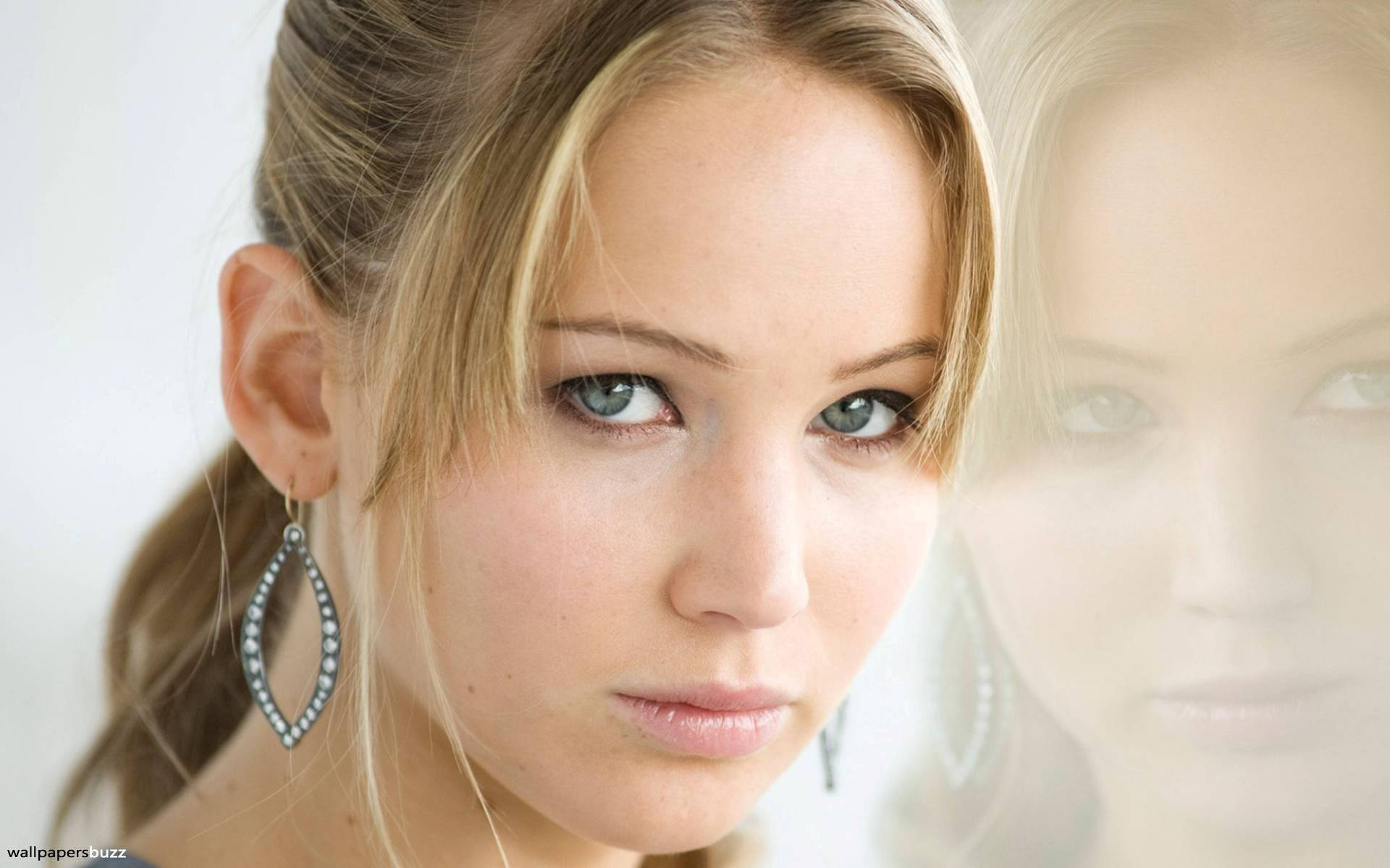 Download Jennifer Lawrence And Reflection Hollywood Actress HD Wallpaper