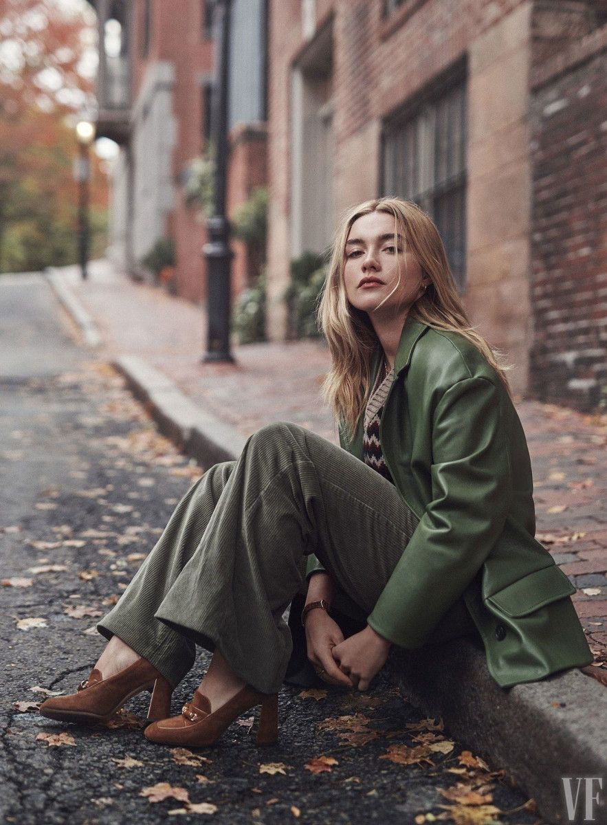 Saoirse ronan in a green coat and brown shoes - Florence Pugh