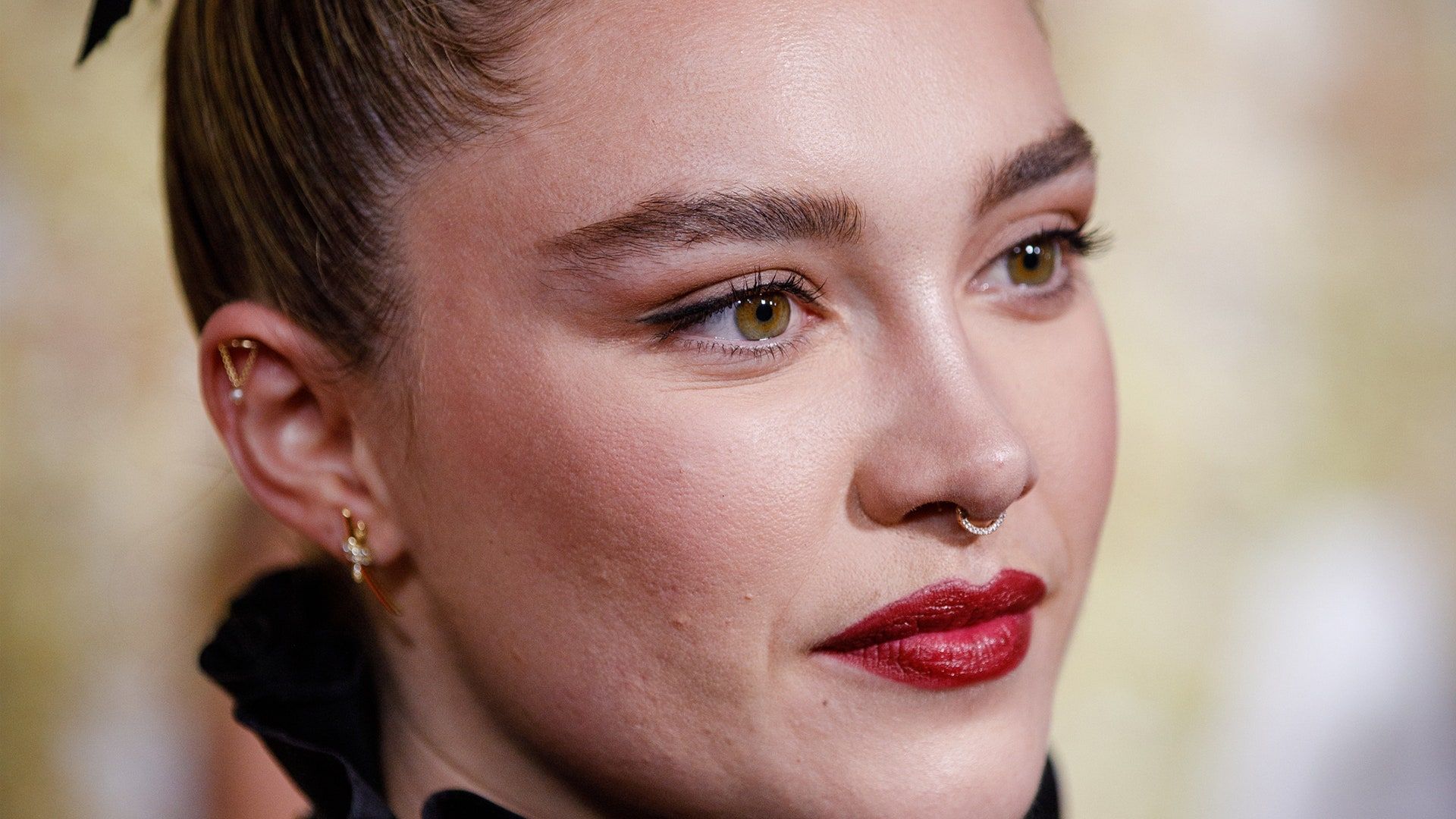 Florence Pugh's 2020 Golden Globes makeup was a statement with a bold lip and winged eyeliner. - Florence Pugh