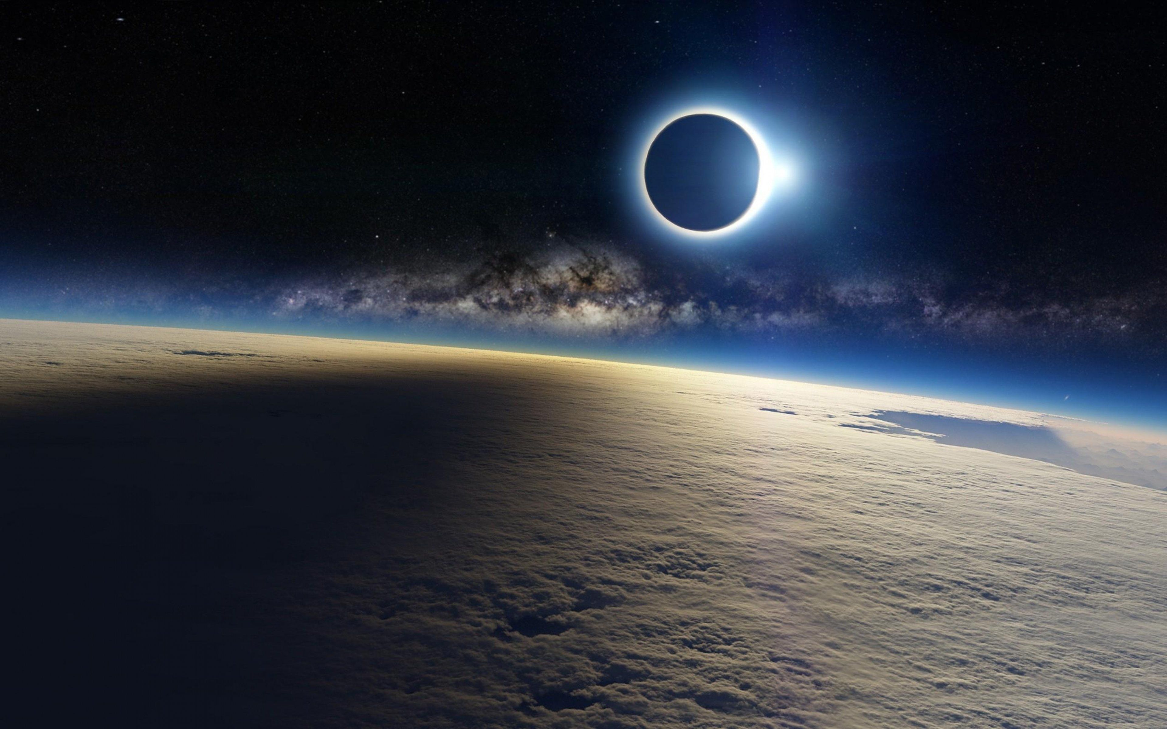 The total solar eclipse seen from space - Eclipse