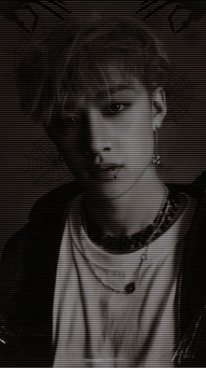 ㅤㅤㅤㅤbangchan goth wallpaper ☠ ⠀⌗ ⠀!like or