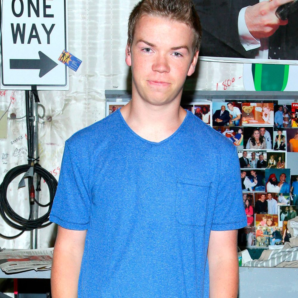 Nolan Sotillo in a blue t-shirt - Will Poulter