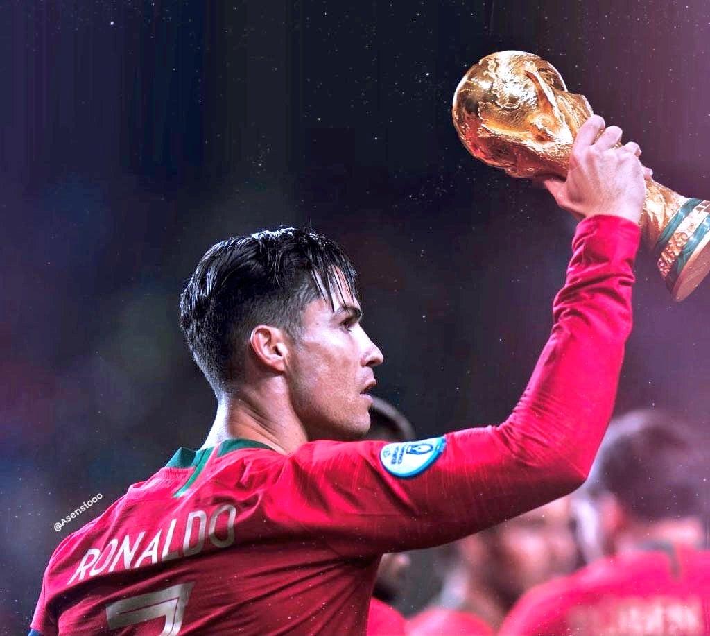 Cristiano Ronaldo with the golden ball in his hands - Cristiano Ronaldo