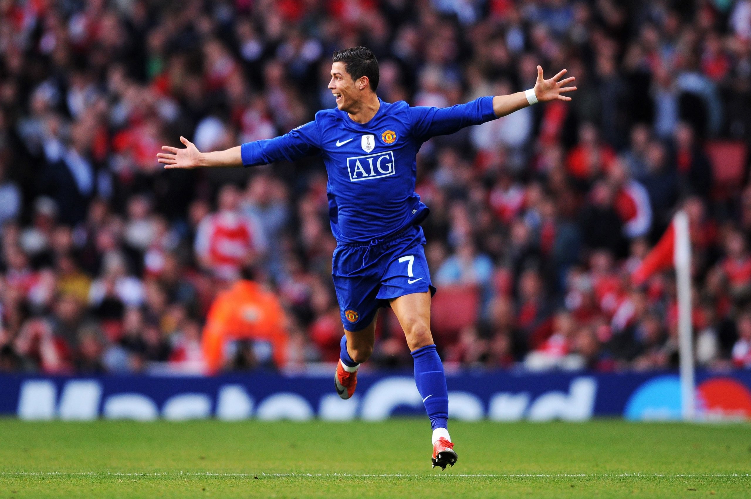 Cristiano Ronaldo of Manchester United celebrates scoring their second goal during the match against Arsenal at the Emirates Stadium on April 18, 2009 in London, England. - Cristiano Ronaldo