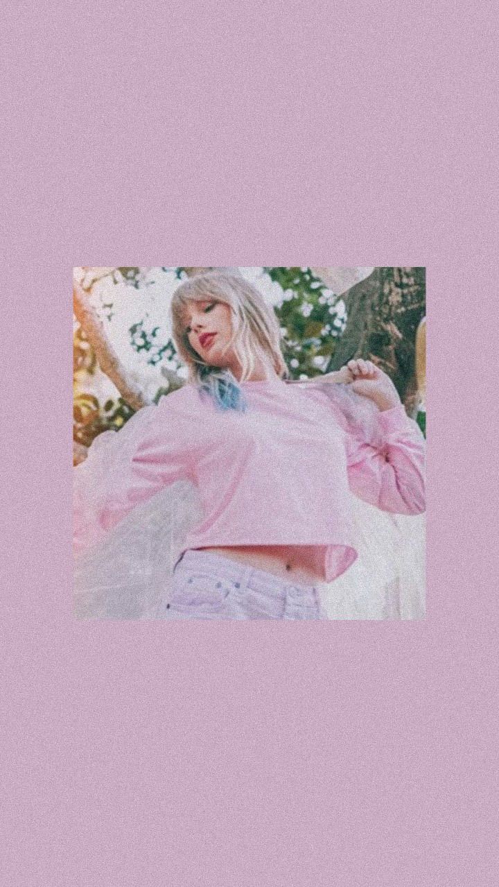 Taylor Swift in a pink sweater and jeans - Taylor Swift