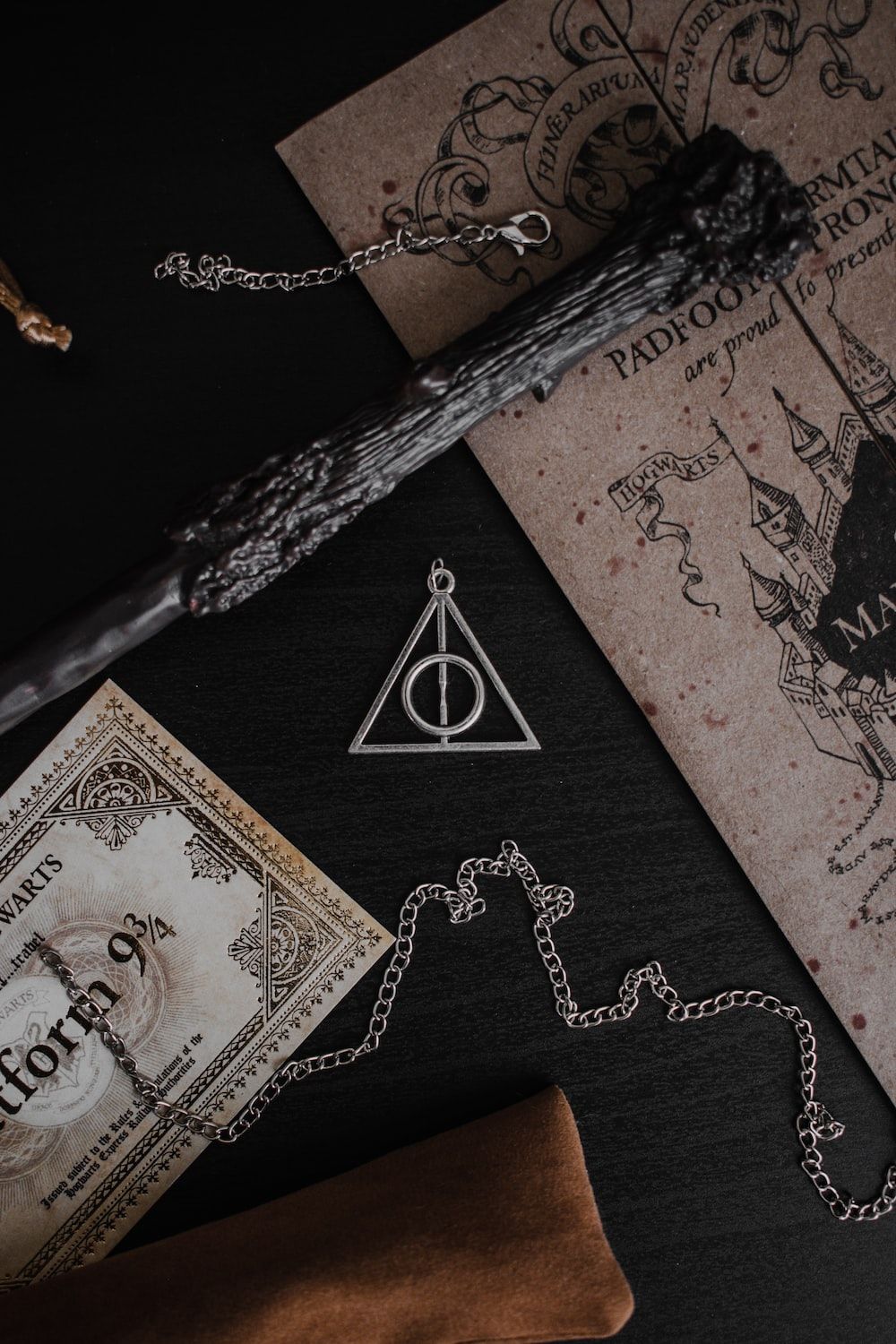 Harry Potter necklace with the deathly hallows symbol - Harry Potter
