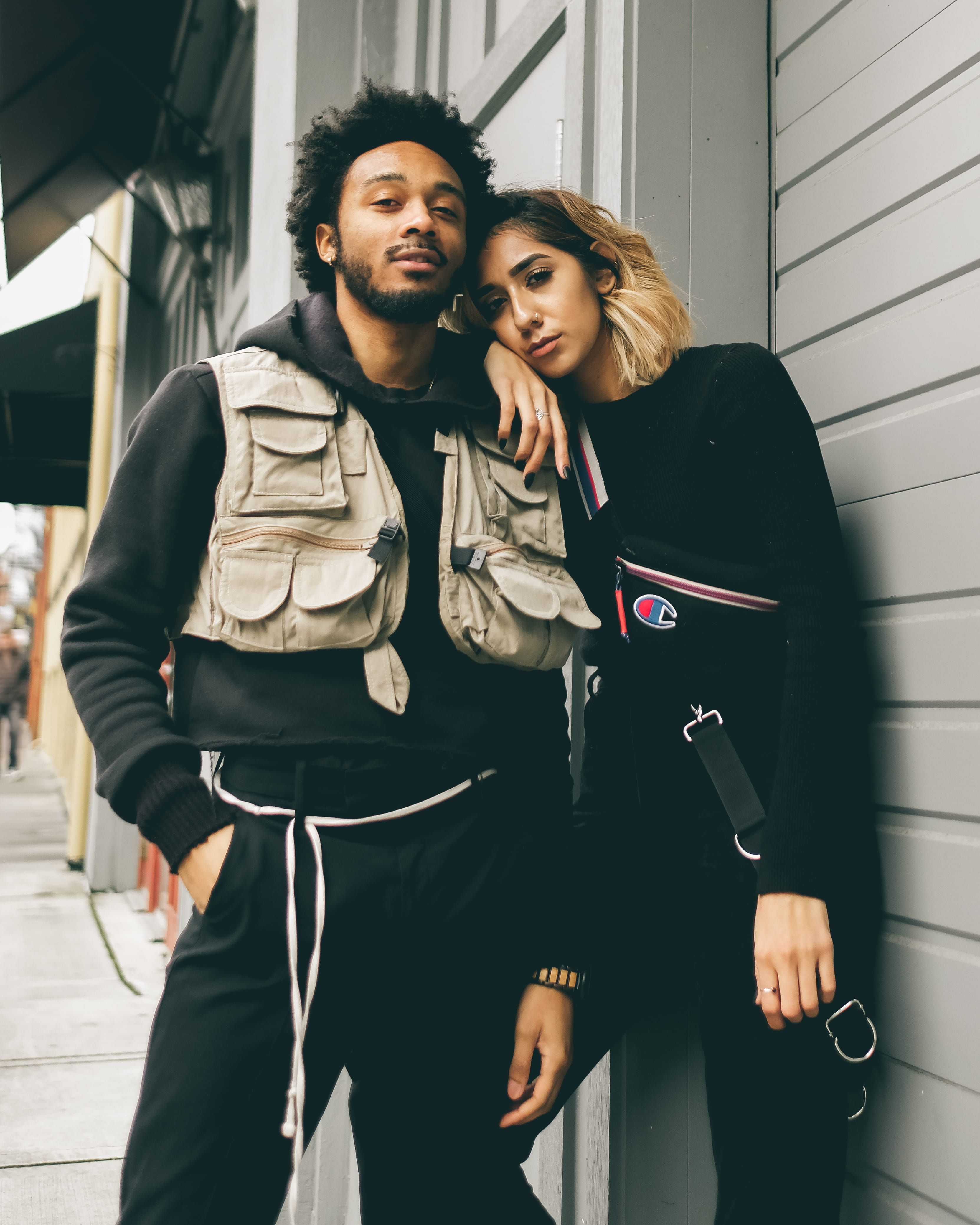 A man and woman leaning against the wall - Fashion