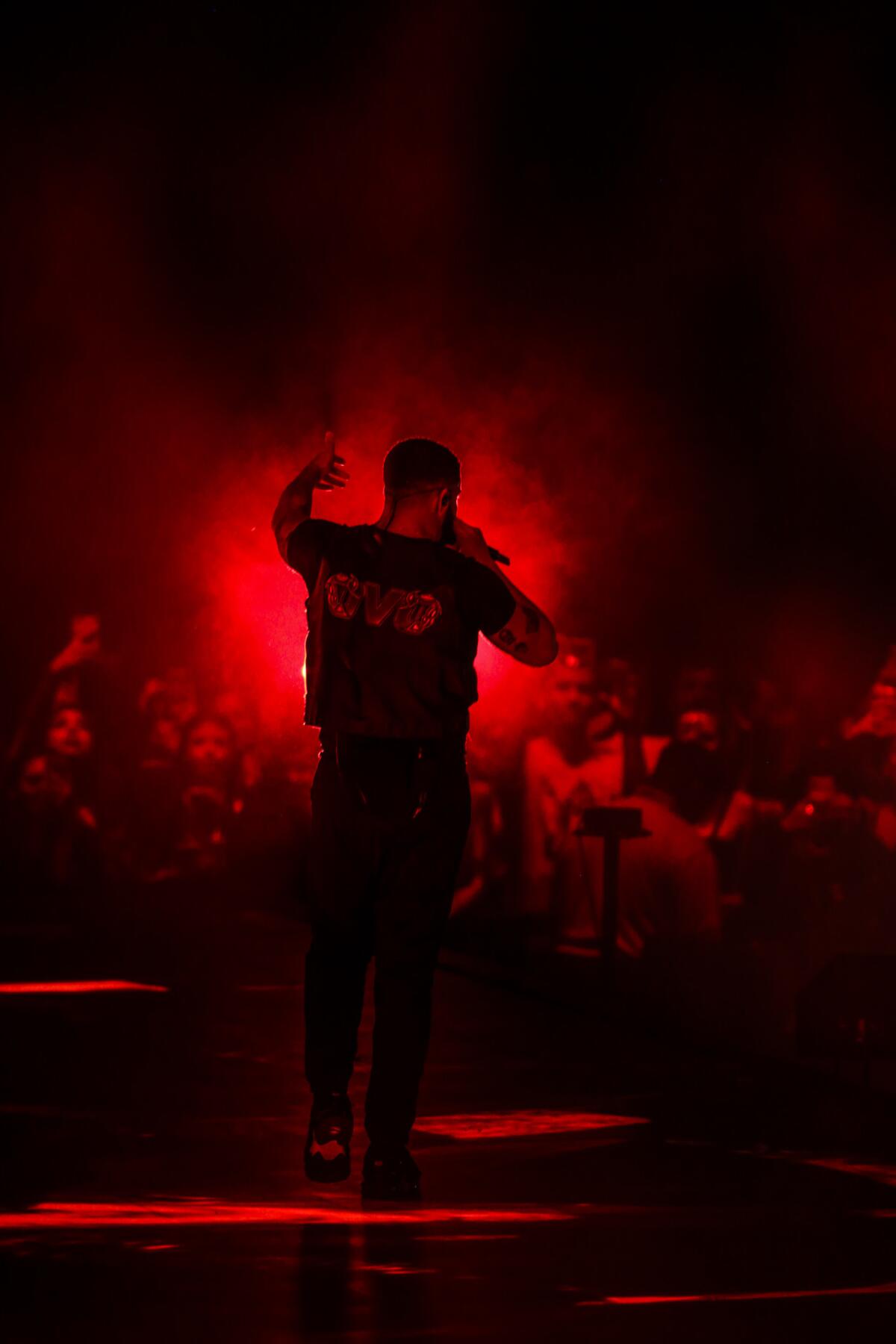 Review: Drake keeps making up with his enemies. His latest? Chris Brown Angeles Times
