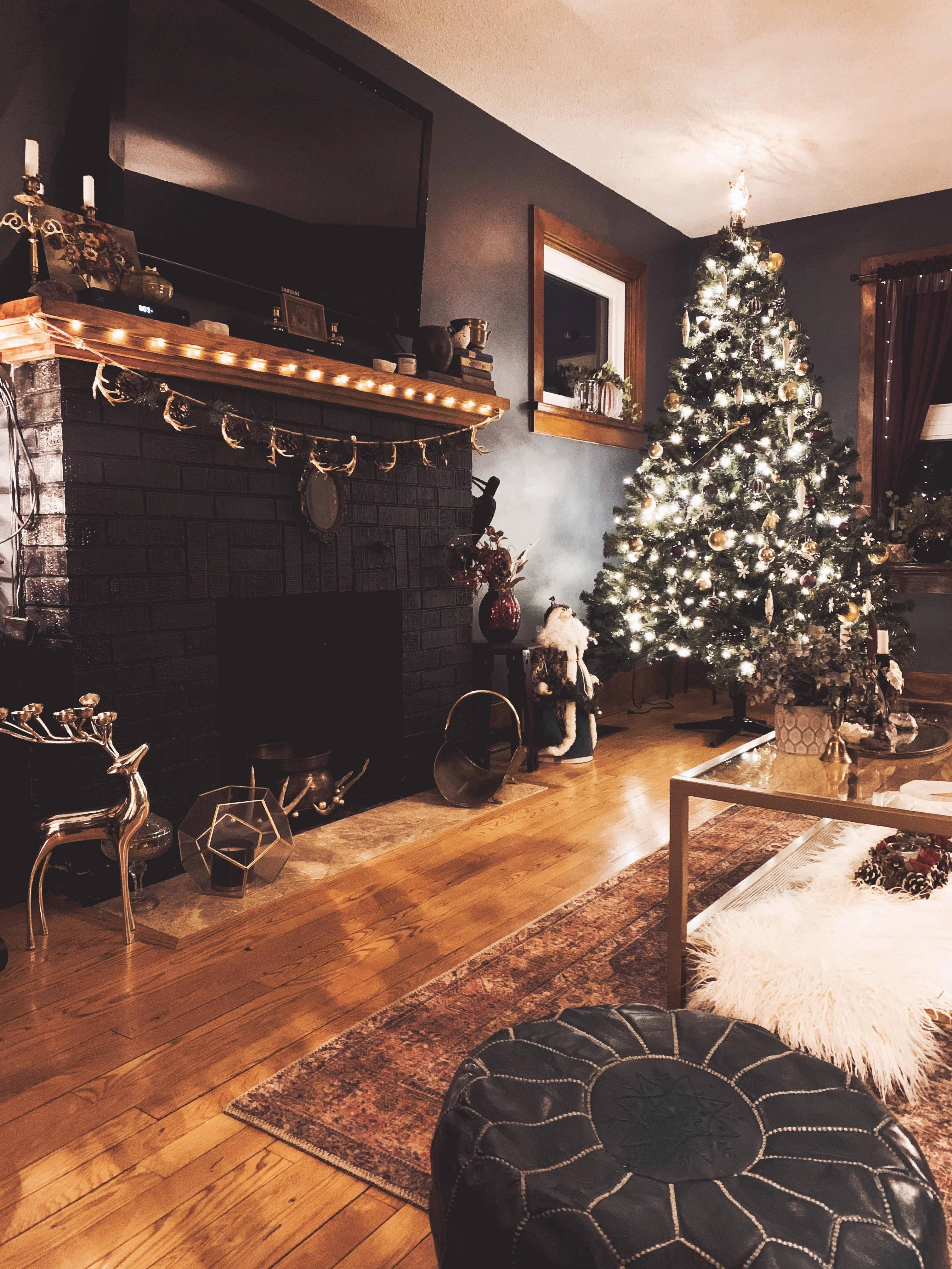 A christmas tree in the corner of this living room - Christmas