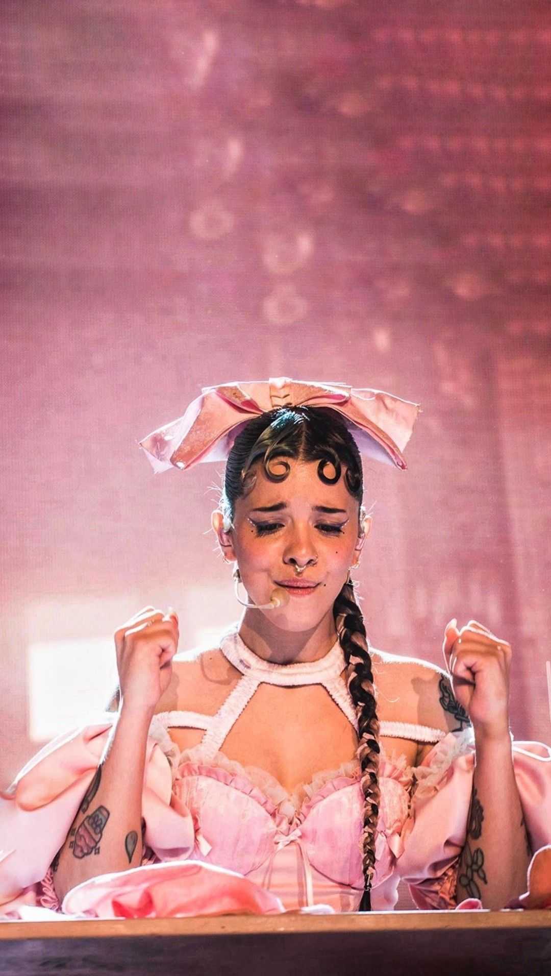 1920x2880 2018 The sweetest and most adorable pictures of Ariana Grande! - Melanie Martinez