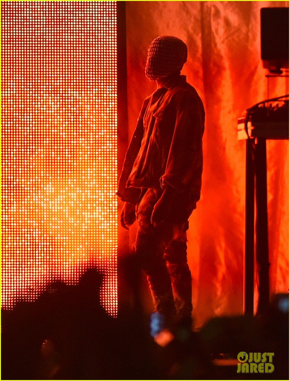 Kanye West Continues His Crazy Rants at Bonnaroo, Says He's 'Going After Shakespeare & Walt Disney': Photo 3135463. Kanye West Photo. Just Jared: Entertainment News