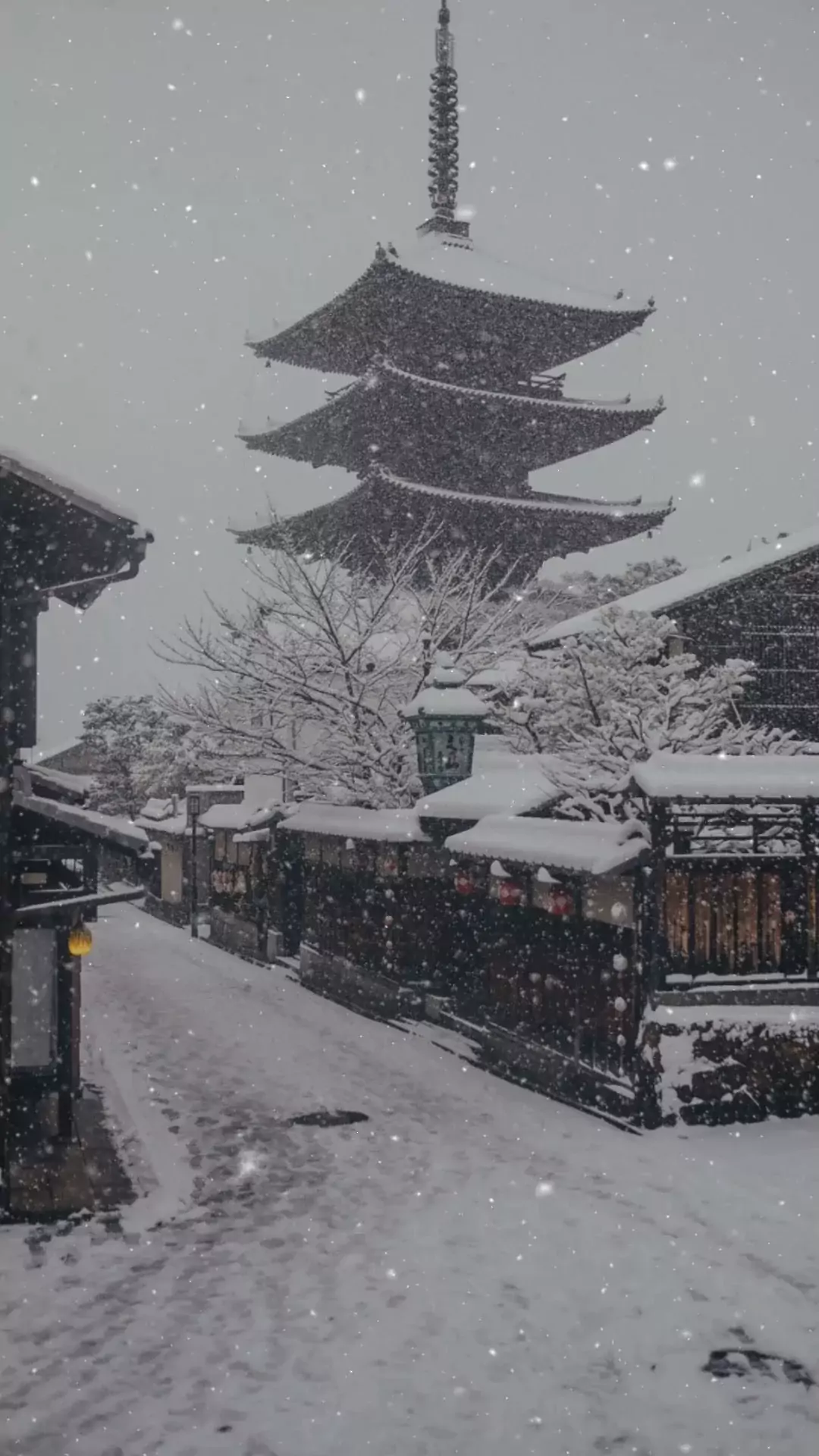 A snowy day in Kyoto, Japan - Japanese