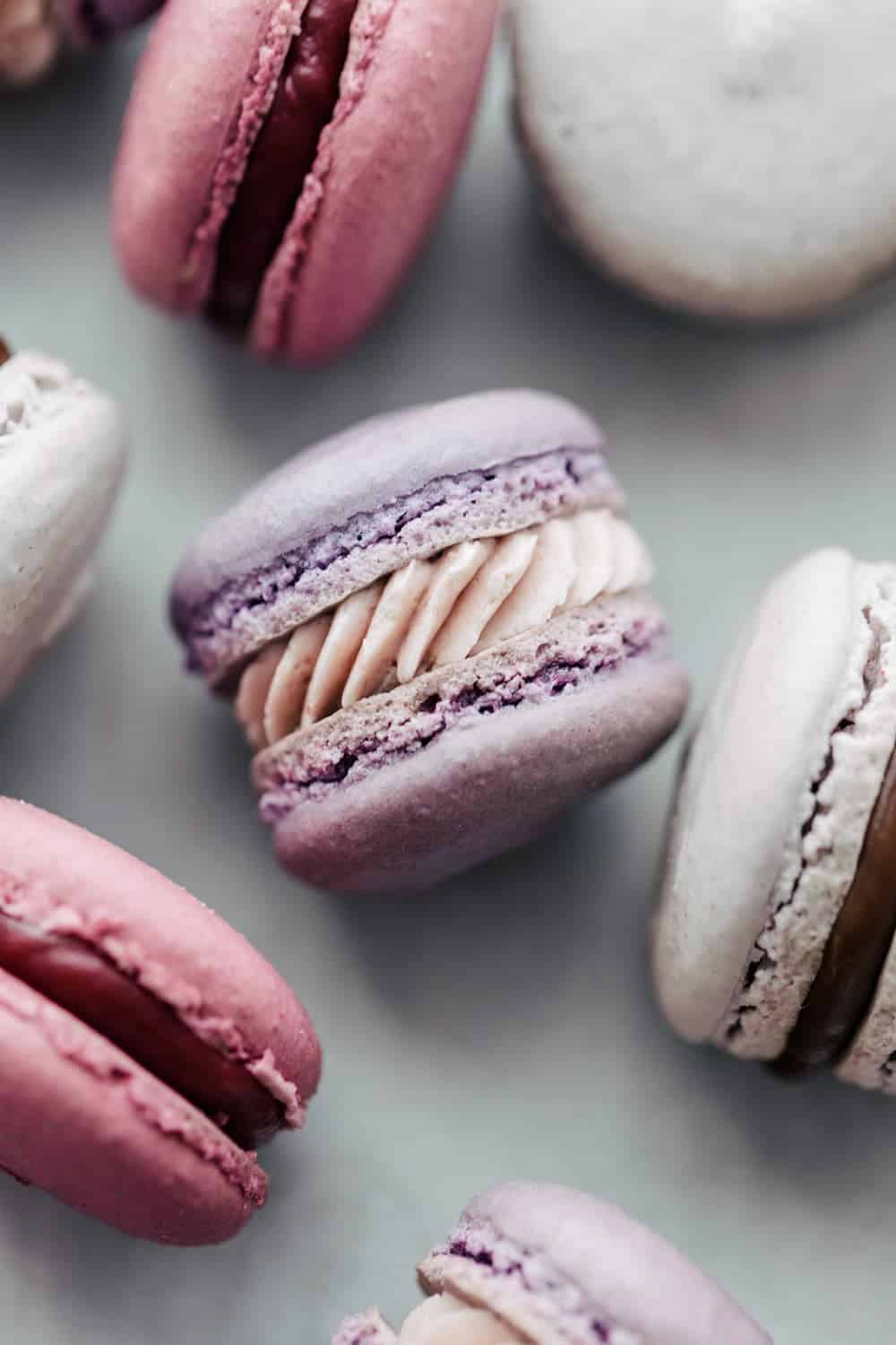 The perfect treat for any occasion, these white chocolate macarons are filled with a smooth white chocolate ganache. - Macarons