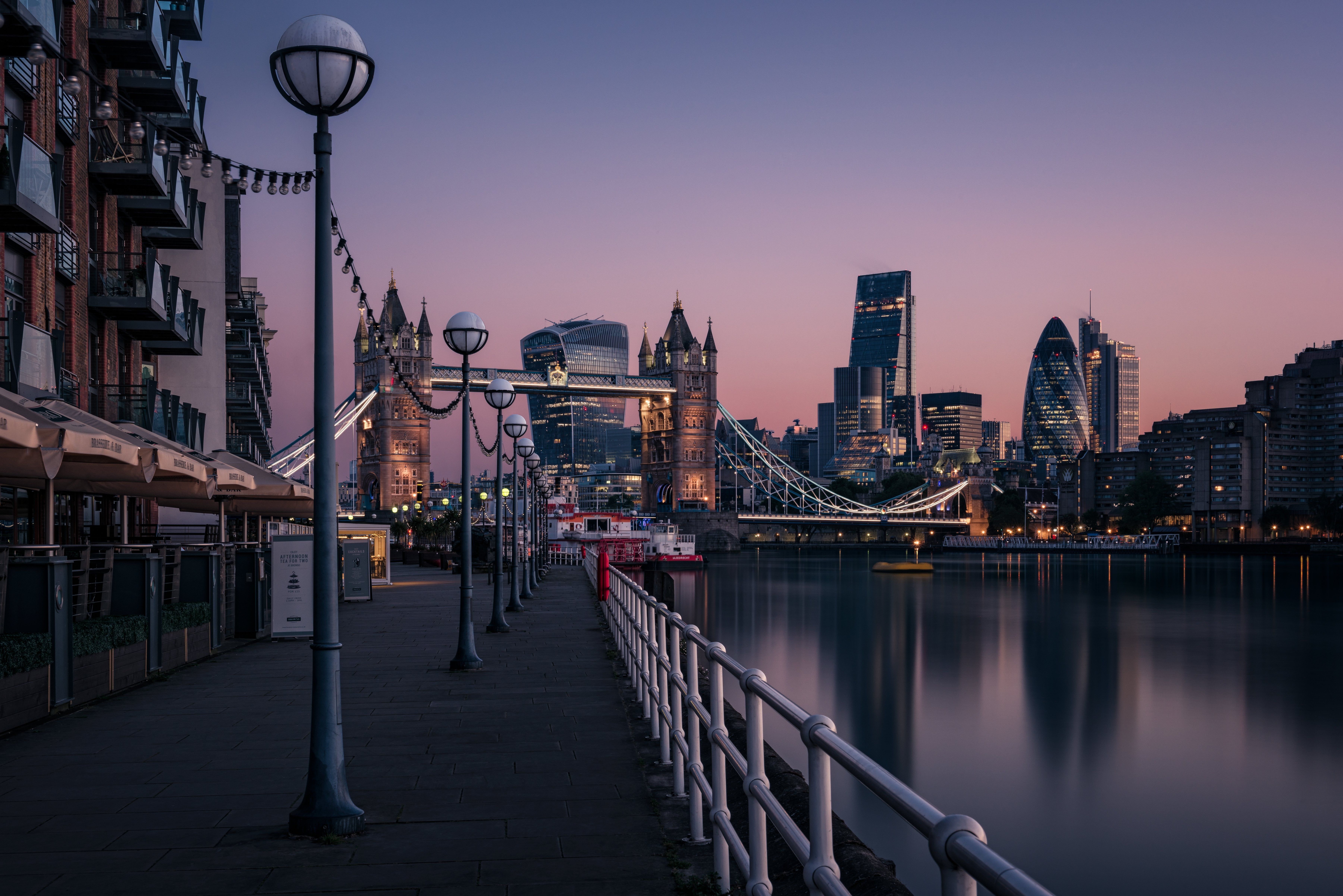 Early morning in London [7203x4807]
