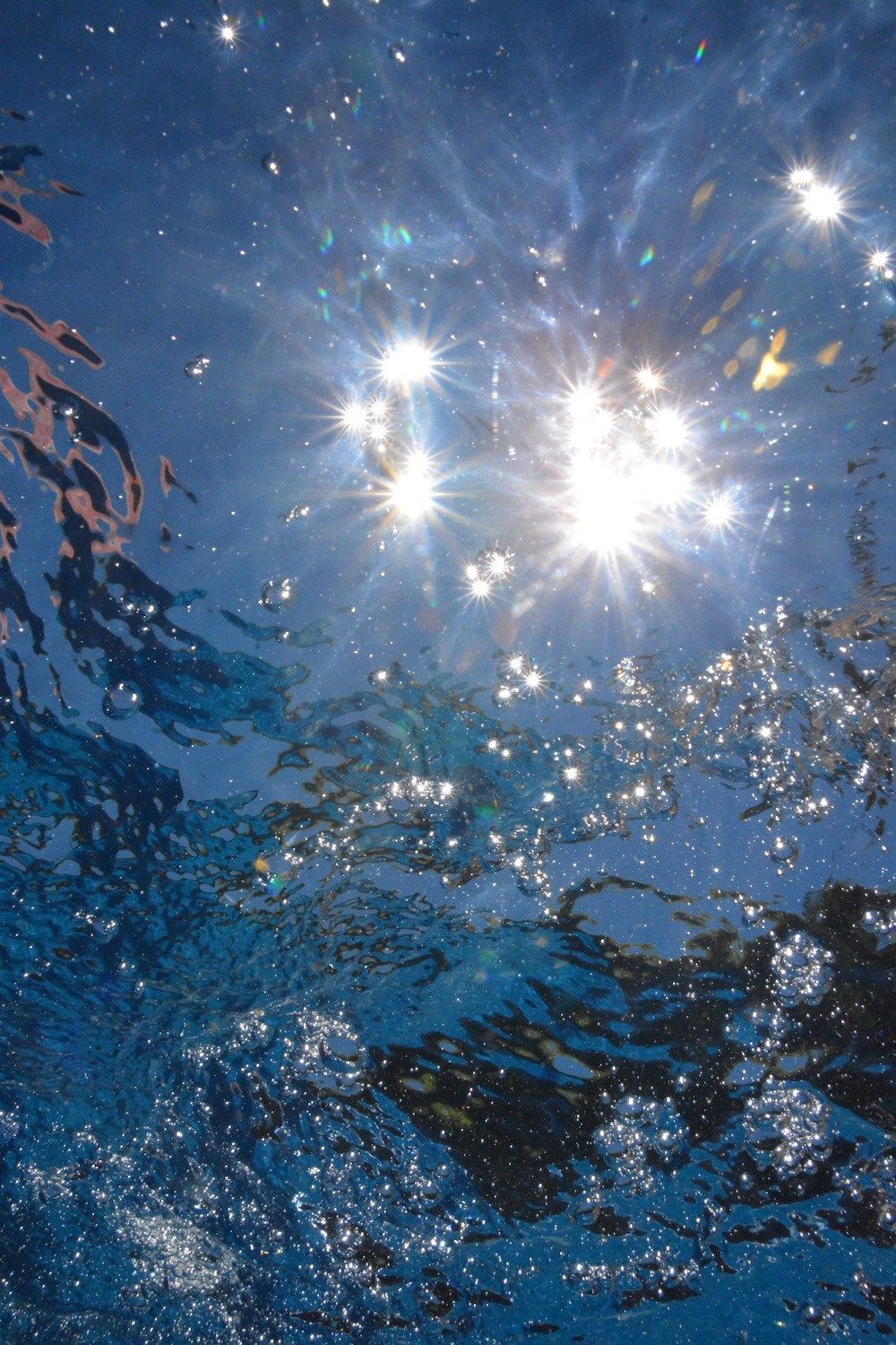 A sun shining through the water - Underwater