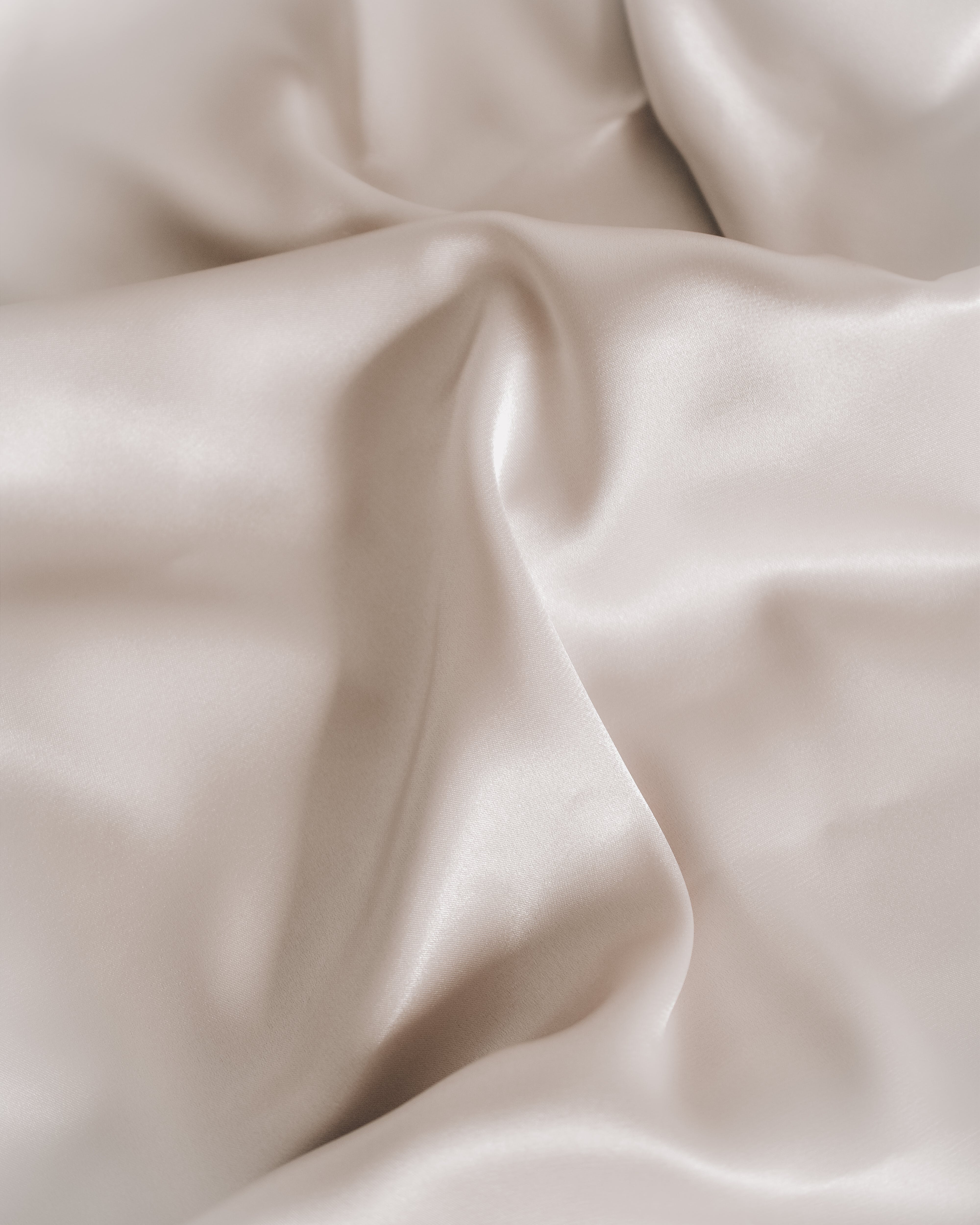 Light crumpled silk fabric · Free
