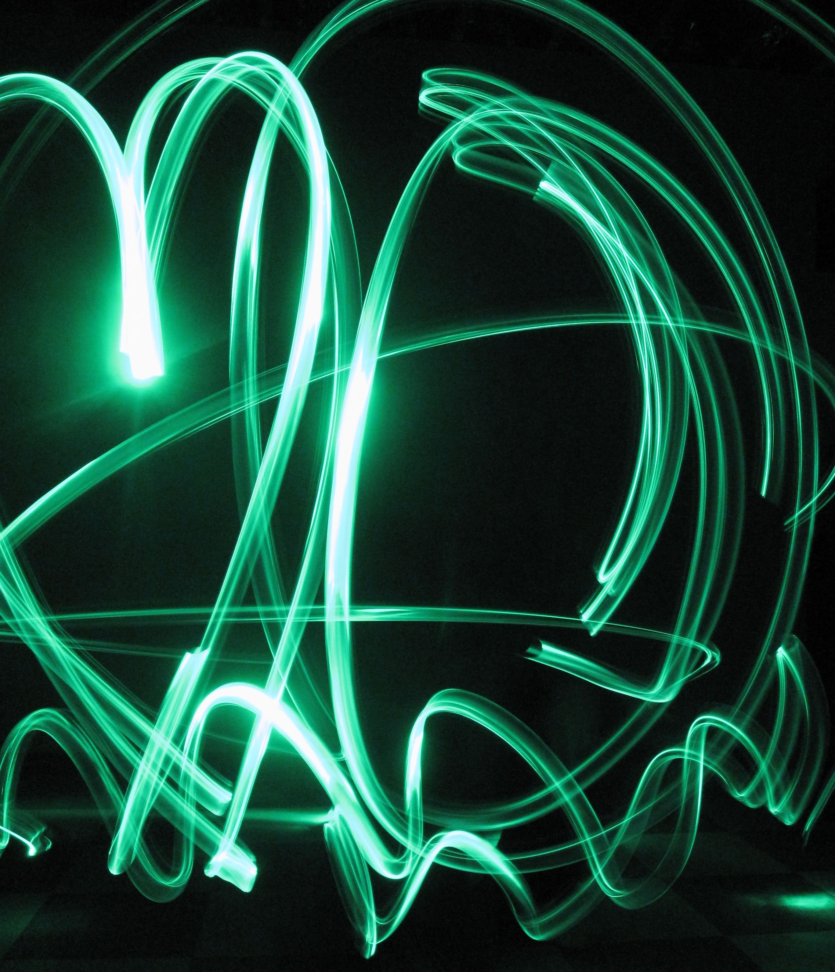 A green heart made with light painting - Graffiti