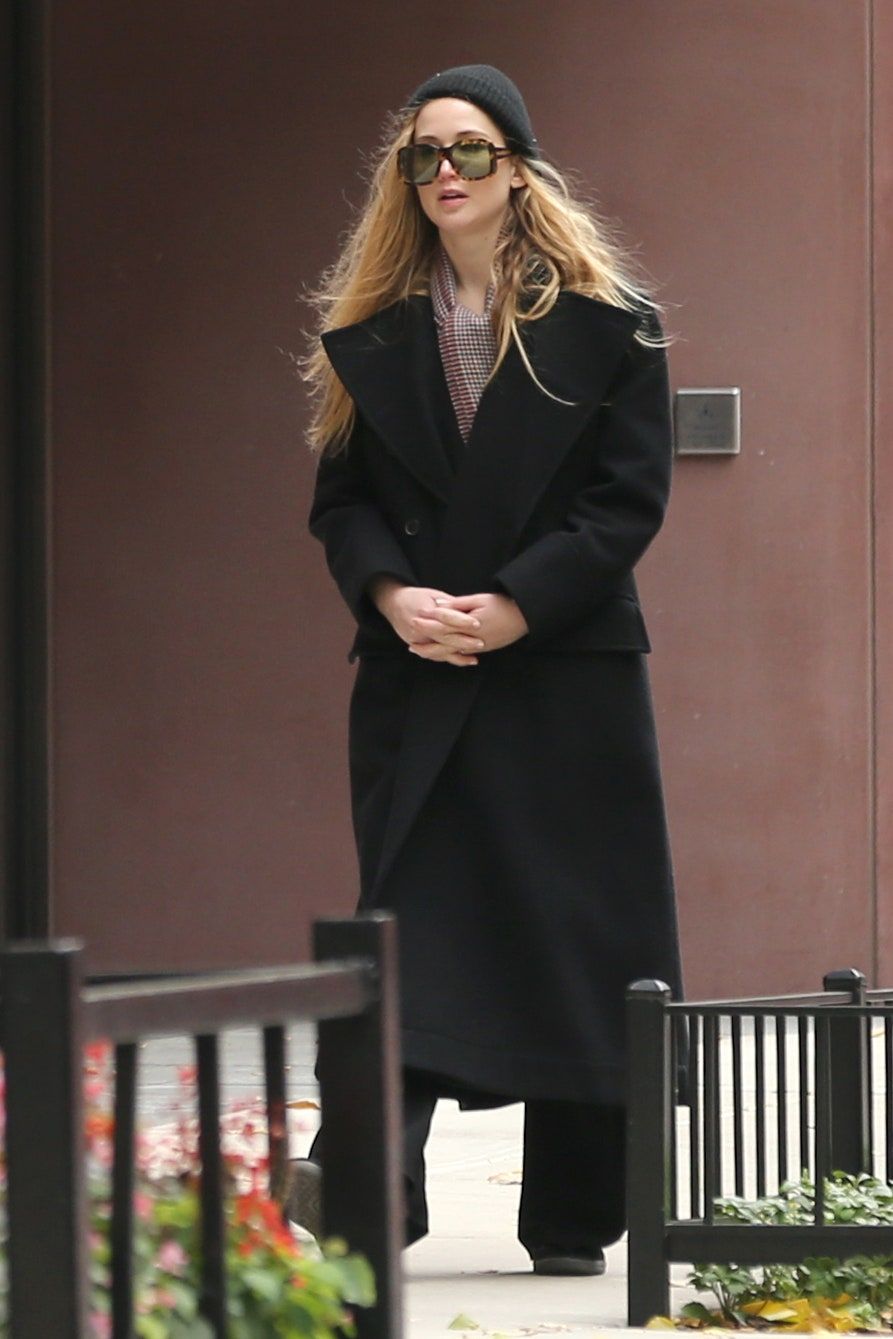 Rachel McAdams keeps warm in a black coat and hat while out in New York City - Jennifer Lawrence