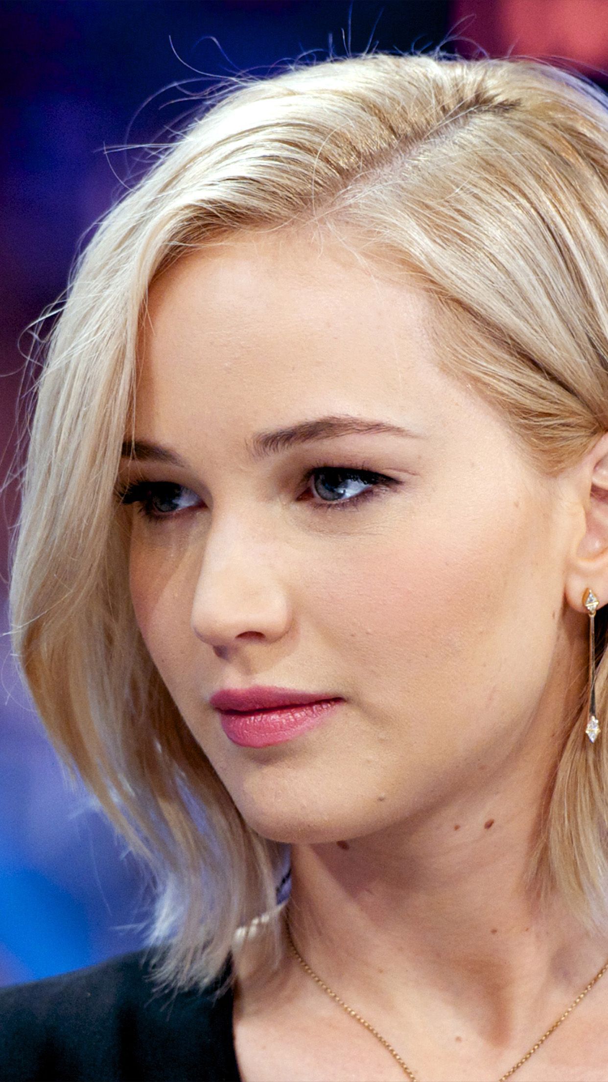 Jennifer Lawrence with short blonde hair and a black top - Jennifer Lawrence
