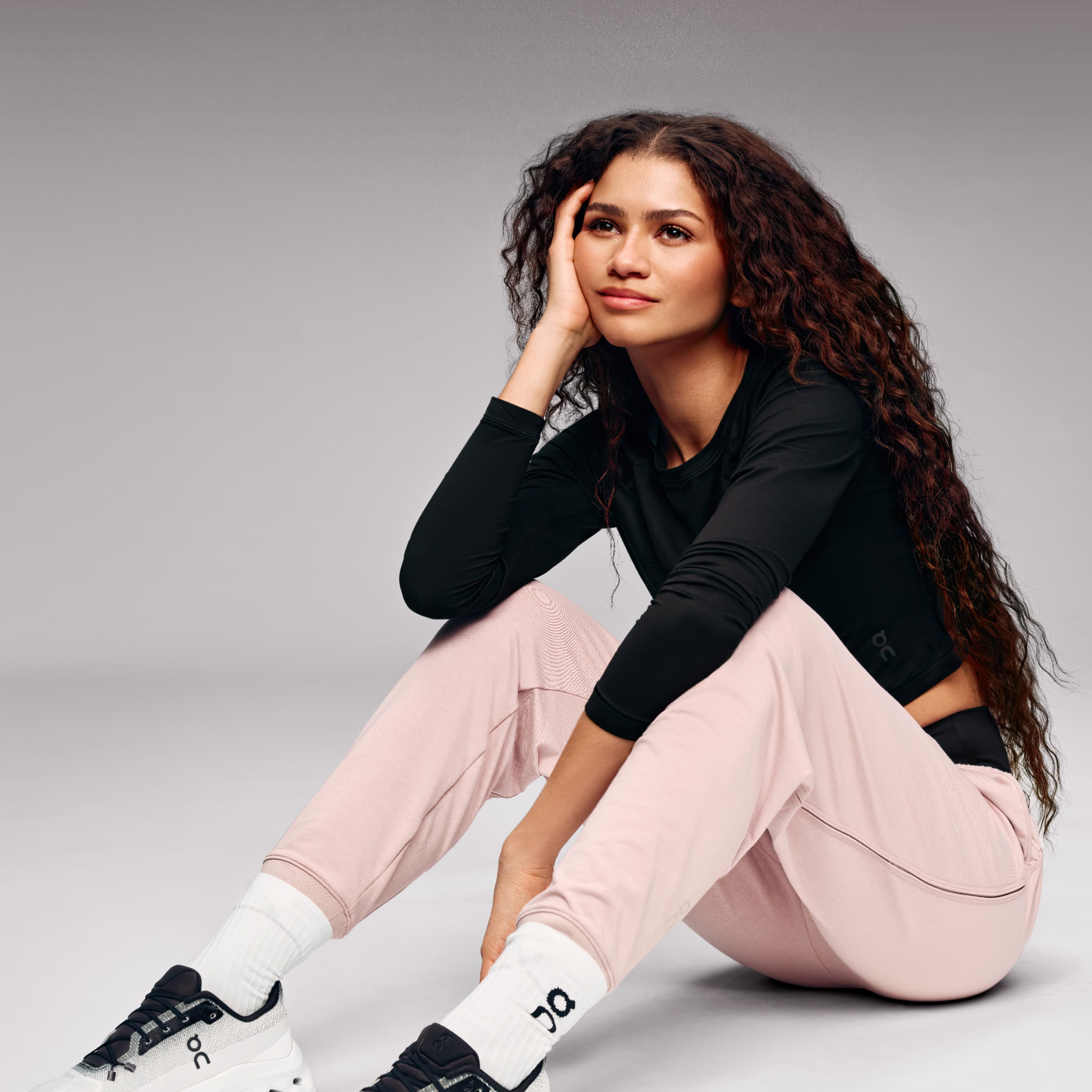 Zendaya Wallpaper 4K, Smile, 2024