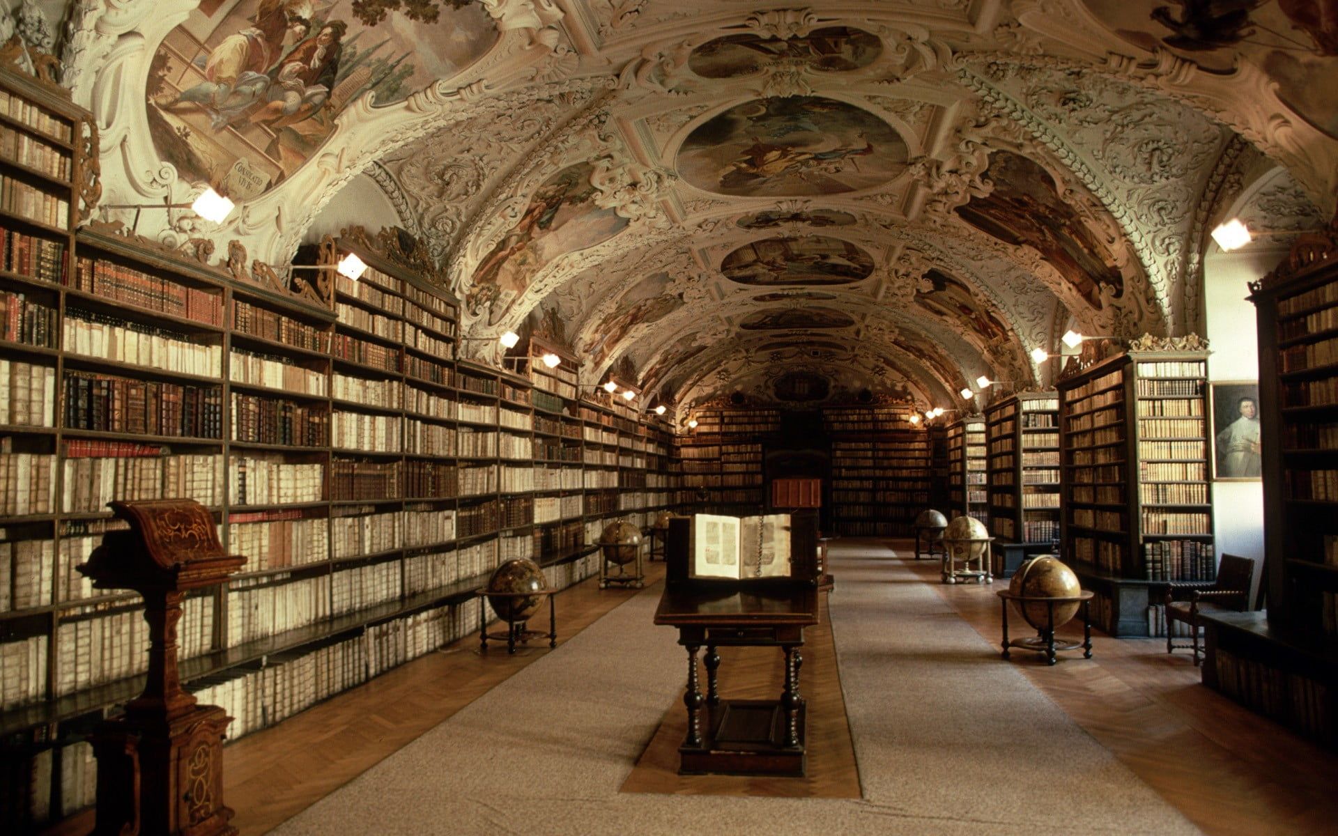 A very large library with many books - Books, library