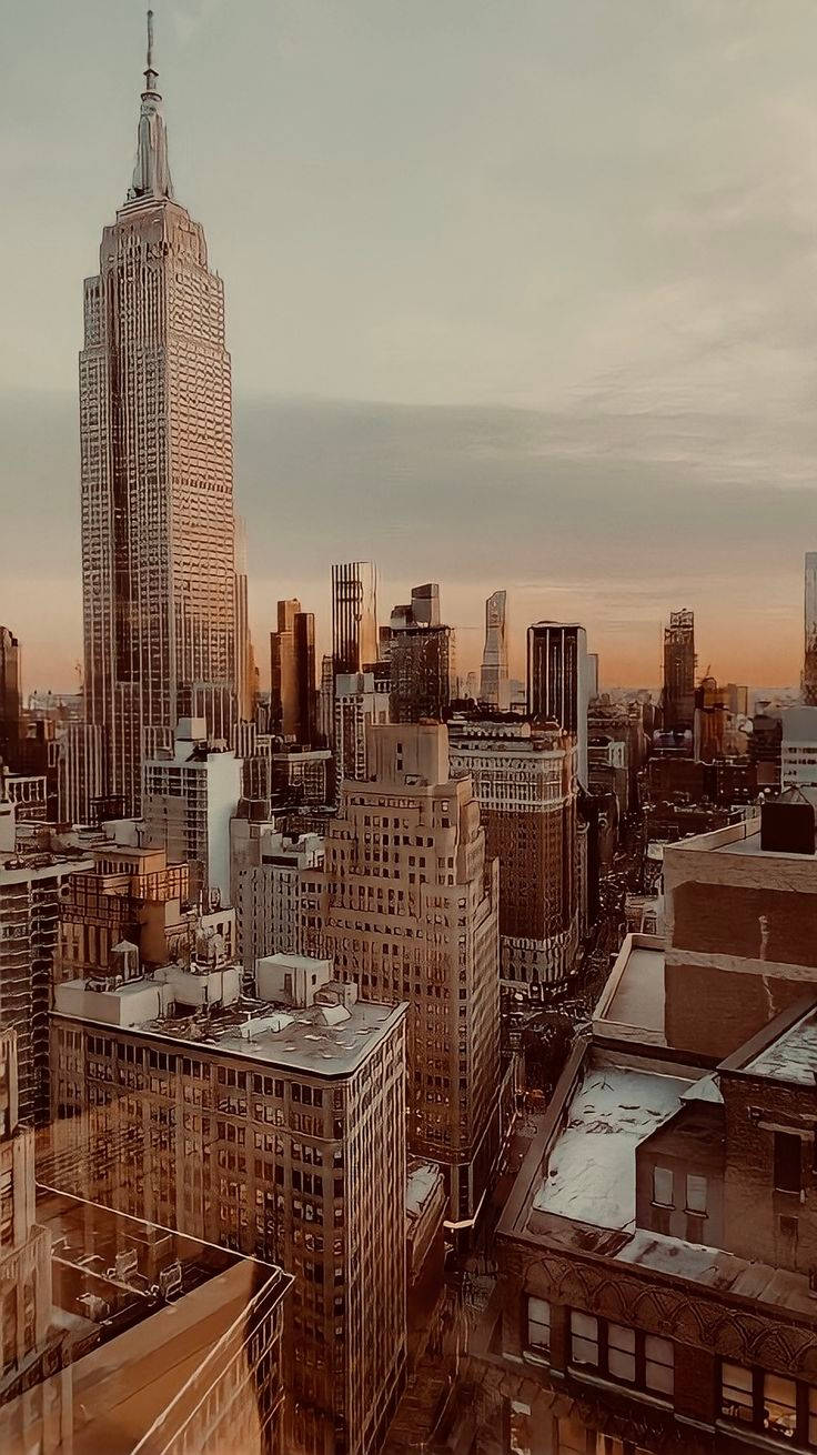 Aesthetic city wallpaper for phone with a beautiful sunset in New York City. - City