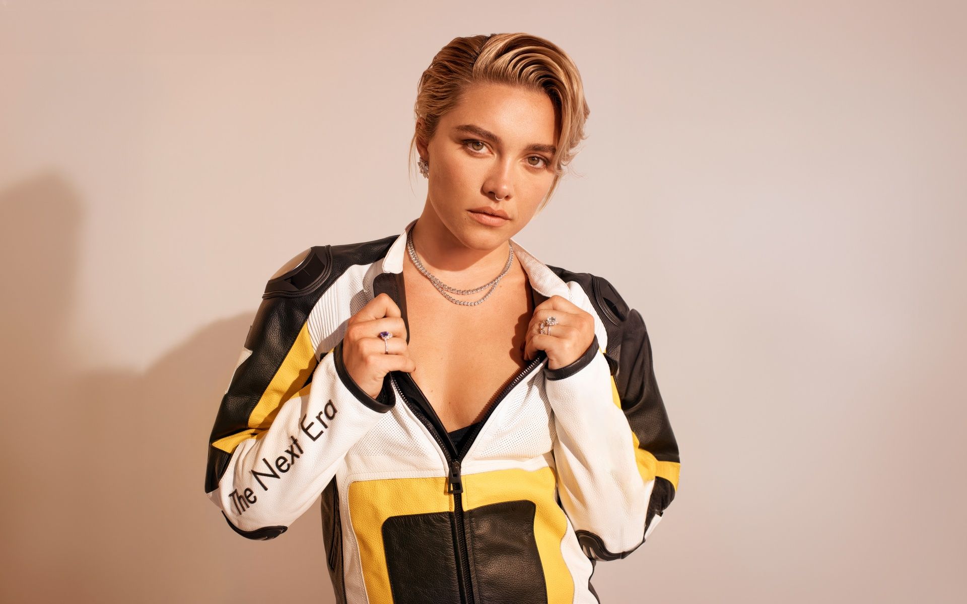 Florence Pugh Wallpaper 4K, Harper's