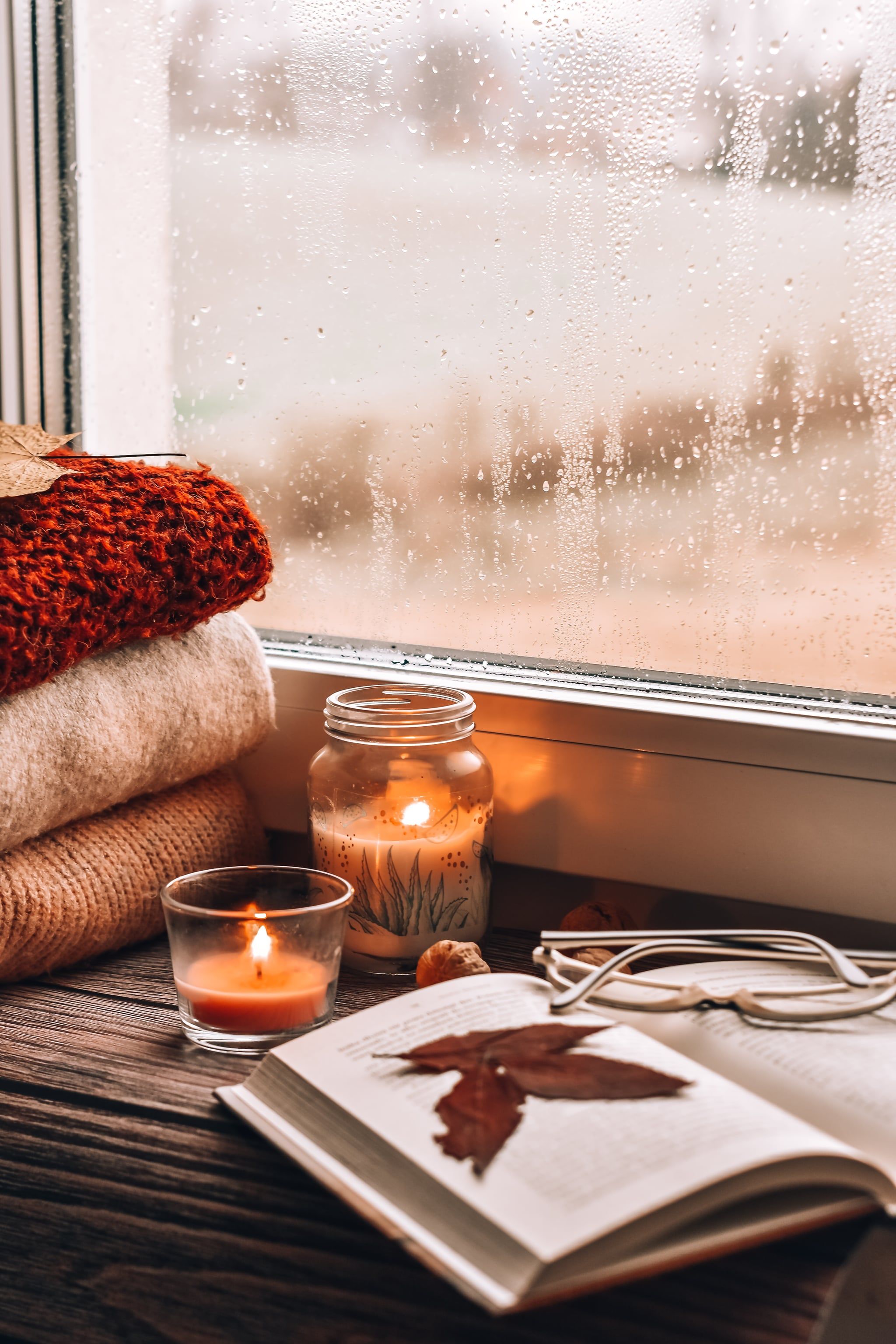 Fall Background: Rainy Day iPhone Wallpaper Fall iPhone Wallpaper That'll Instantly Make You Feel Cozy